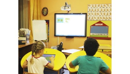 Интерактивный класс «Волшебный экран» для ДОУ (ноутбук, интерактивная доска, 3 парты)