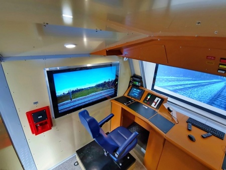 Тренажер кабины машиниста тепловоза ТЭ33А с полноразмерной имитацией кабины на динамической платформе Zarnitza