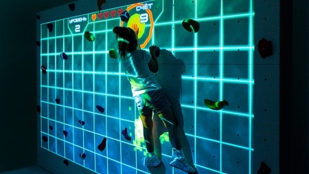 Интерактивный скалодром UTS Эверест (база)