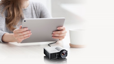 Мультимедийный проектор Optoma ML330