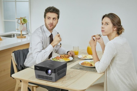 Мультимедийный проектор Optoma UHL55