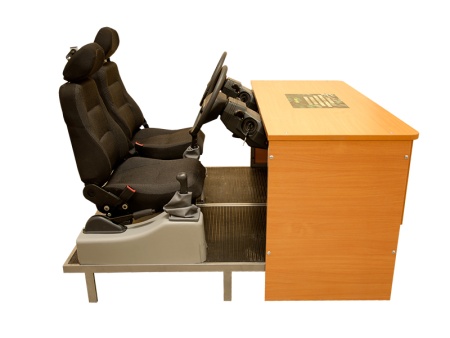 Тренажер для отработки приемов контраварийного управления автомобилем Zarnitza