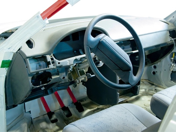 Многофункциональный учебно-тренажерный комплекс для обучения методам оказания первой помощи лицам, пострадавшим в результате дорожно-транспортных происшествий "Деблокатор – 1.01 Г" (автомобиль на колёсах)