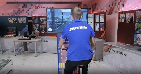 Интерактивный велотренажер Zarnitza  "Пилот-1" (Экран с диагональю 106см)