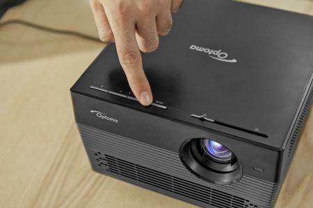 Мультимедийный проектор Optoma UHL55