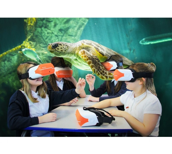 ClassVR Комплект оборудования для обучения в виртуальной и дополненной реальности (для 8 учащихся) с доступом к образовательному порталу на 3 года